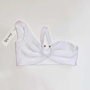 Unique white strap beach drea ring center crop top